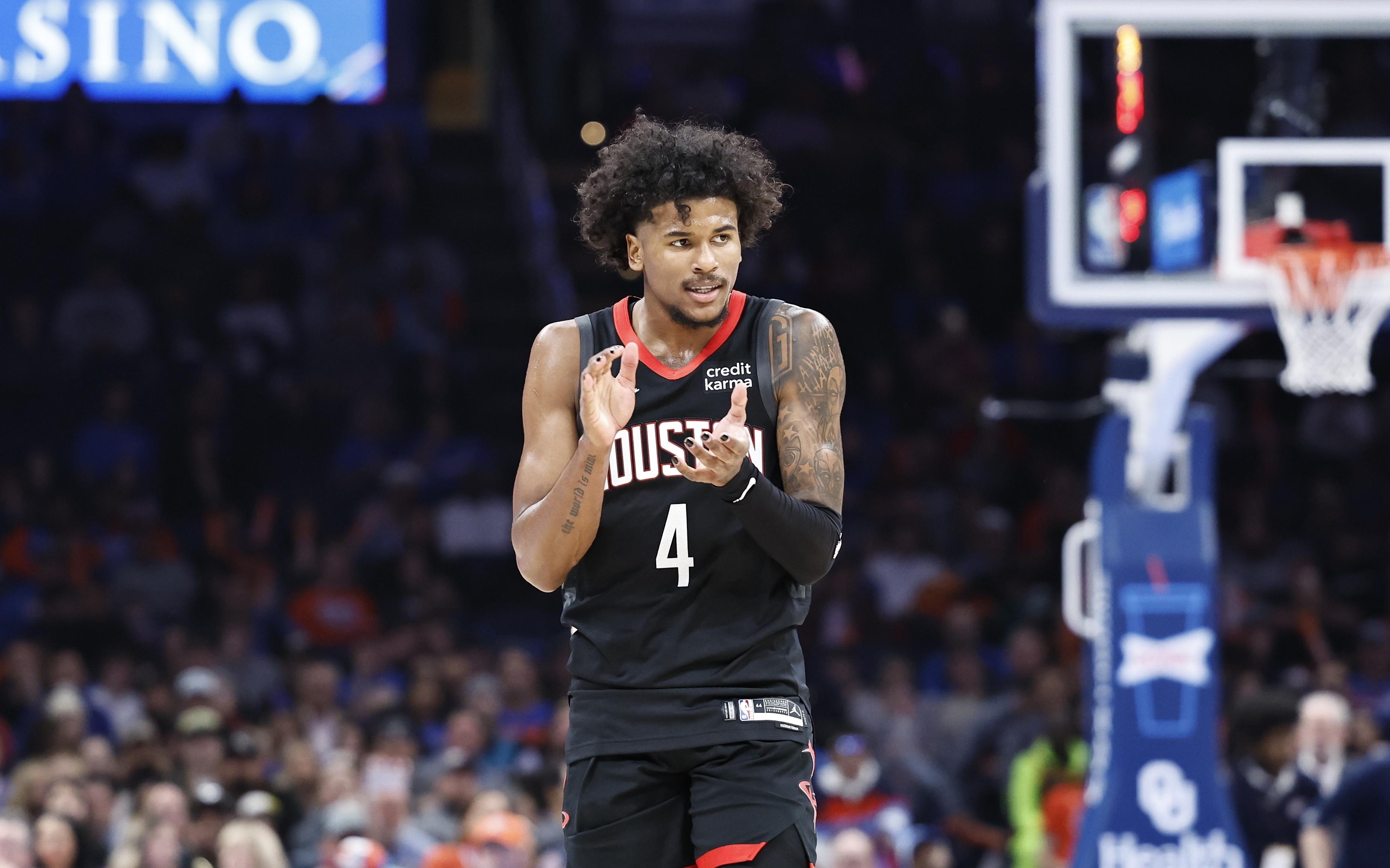 曼联迎战西汉姆联：德利赫特缺阵，阿莫林调整阵容（曼联战西汉姆联：德利赫特无缘出场，阿莫林调整首发）