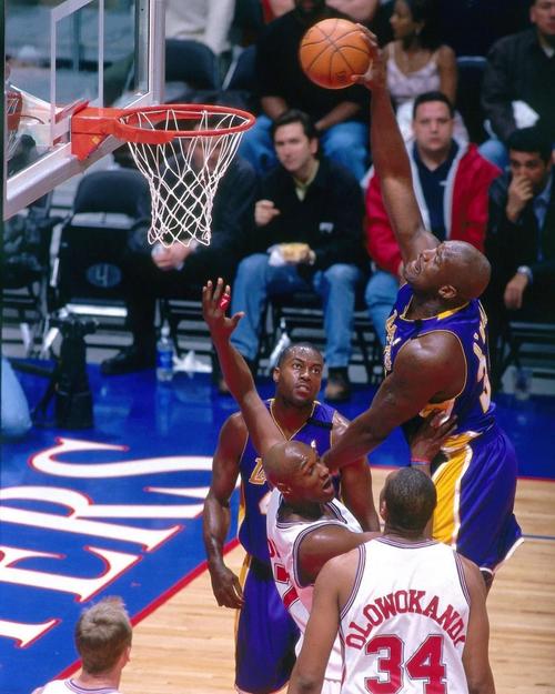 周六西甲裁判安排：科尔德罗将执法巴萨vs奥萨苏纳（西甲周六裁判出炉：科尔德罗执法巴萨对阵奥萨苏纳）